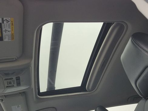 Used 2022 Toyota RAV4 XLE Premium FWD image 5