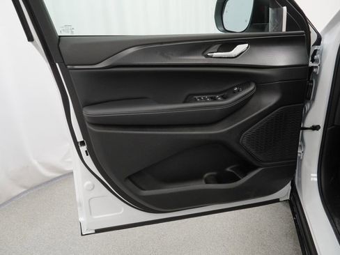 New 2026 Jeep Grand Cherokee Laredo X AWD/4WD image 28