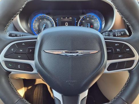 Used 2023 Chrysler Voyager LX image 19