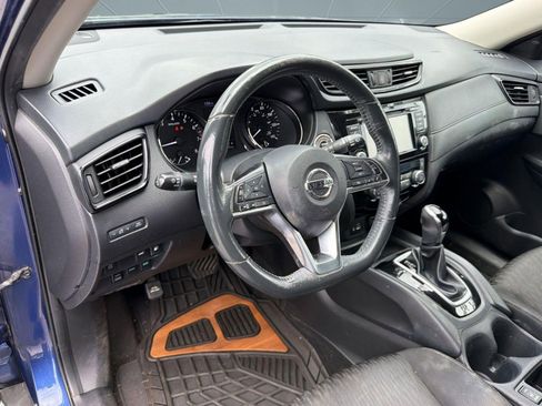 Used 2018 Nissan Rogue SV AWD/4WD image 4