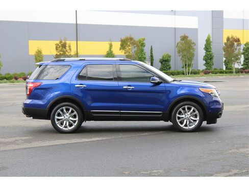 Used 2014 Ford Explorer Limited w/ Equipment Group 302A AWD/4WD image 4