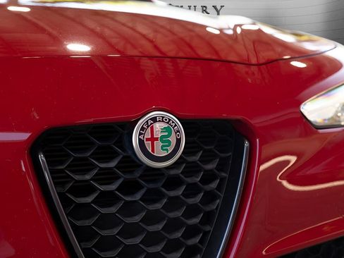 Used 2022 Alfa Romeo Giulia Veloce RWD image 14
