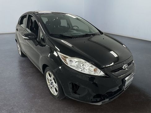 Used 2013 Ford Fiesta SE image 1