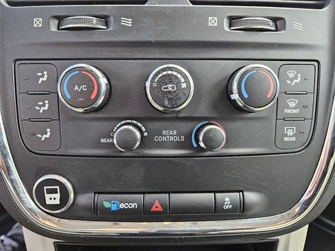 Used 2019 Dodge Grand Caravan SE w/ Power Convenience Group I FWD image 43