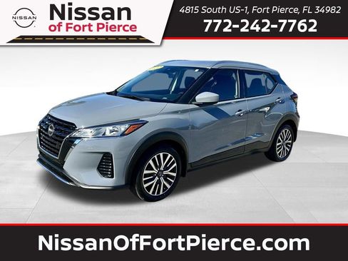 Used 2022 Nissan Kicks SV image 1