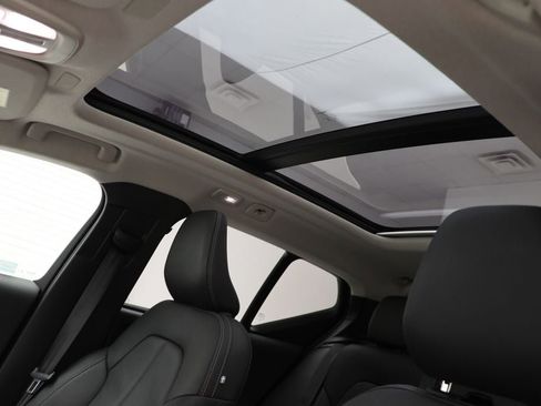 Used 2025 Volvo XC40 B5 Core image 17