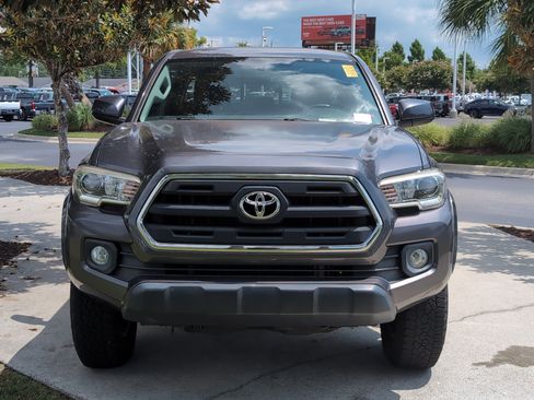 Used 2017 Toyota Tacoma SR5 w/ Tow Package AWD/4WD image 3
