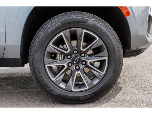 Used 2022 Chevrolet Suburban Z71 image 9