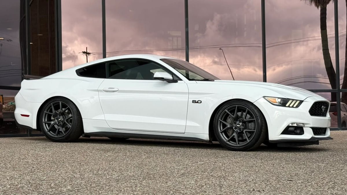 Used 2016 Ford Mustang GT Premium w/ Black Accent Package RWD image 16