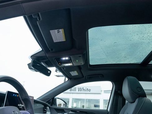 New 2026 Volkswagen Tiguan SE R-Line image 17