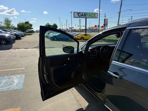 Used 2020 Chrysler Pacifica Touring-L FWD image 19