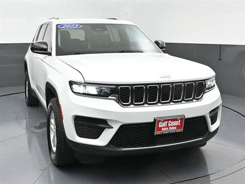 Used 2023 Jeep Grand Cherokee Laredo AWD/4WD image 3