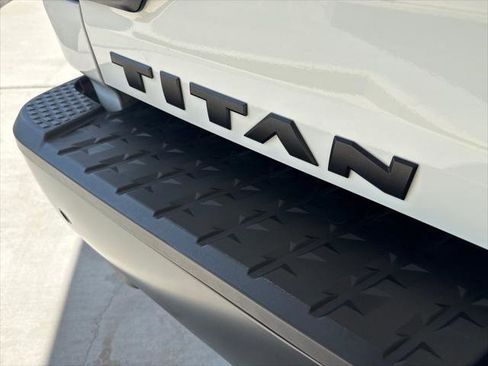 Used 2024 Nissan Titan PRO-4X w/ Pro-4x Convenience Package AWD/4WD image 8