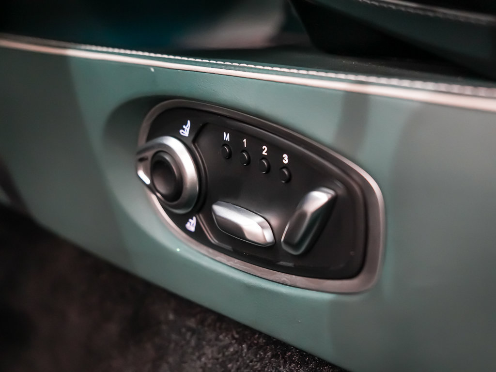 Used 2025 Aston Martin V8 Vantage Coupe RWD image 20