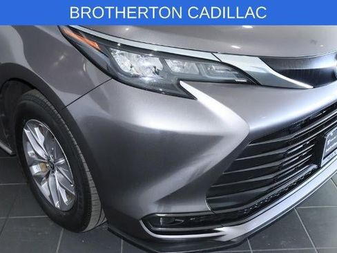 Used 2024 Toyota Sienna LE AWD/4WD image 12