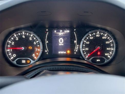 Used 2016 Jeep Renegade Latitude image 17