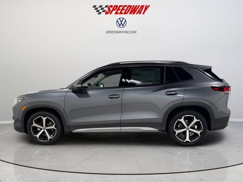 New 2025 Volkswagen Tiguan SE image 4