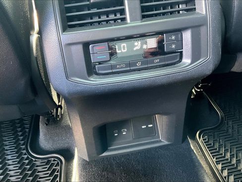 Used 2021 Volkswagen Atlas SEL image 36