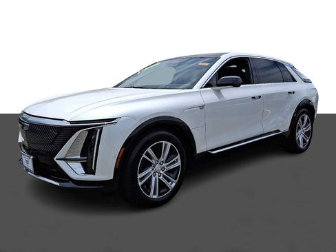 Used 2024 Cadillac Lyriq Tech w/ Driver Assist Package AWD/4WD image 3