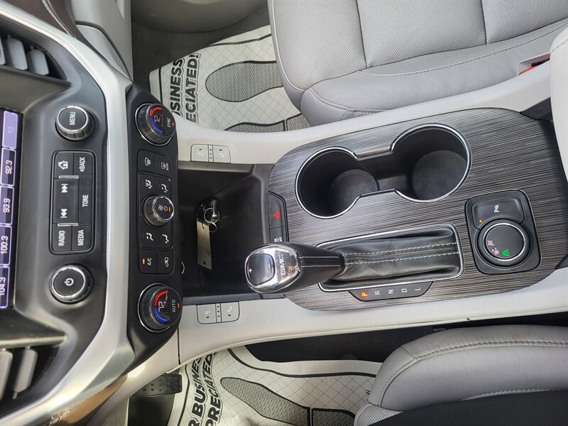 Used 2018 GMC Acadia SLT w/ LPO, Floor Liner Package FWD image 15