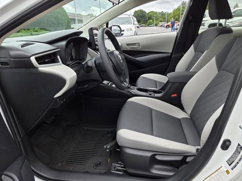 Used 2024 Toyota Corolla LE w/ LE Convenience Package FWD image 5