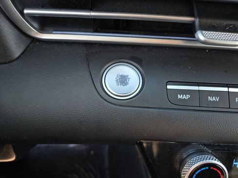 Used 2024 Hyundai Elantra Limited image 21