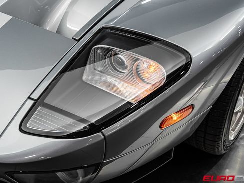 Used 2006 Ford GT RWD image 12