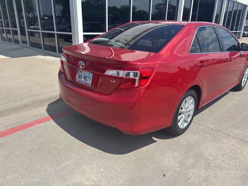 Used 2012 Toyota Camry LE FWD image 5