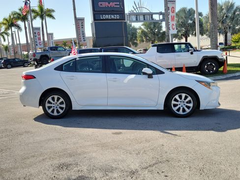 Used 2022 Toyota Corolla LE FWD image 4