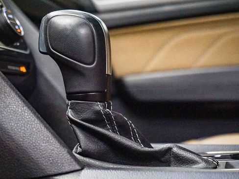 Used 2023 Volkswagen Atlas Cross Sport SE image 19