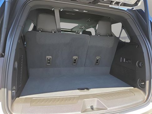 Used 2021 GMC Yukon SLT w/ SLT Luxury Plus Package image 8