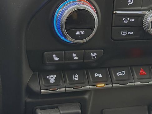 Used 2022 GMC Sierra 3500 Denali w/ Technology Package AWD/4WD image 23