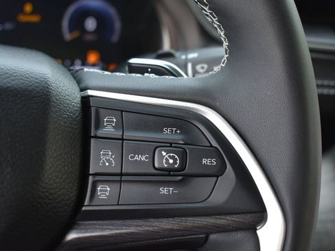 Used 2023 Jeep Grand Cherokee Limited w/ Luxury Tech Group II AWD/4WD image 16