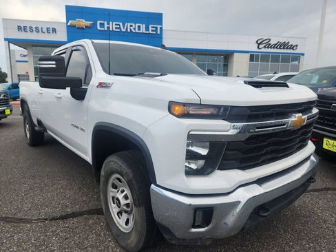 Used 2024 Chevrolet Silverado 2500 LT w/ Convenience Package AWD/4WD image 1