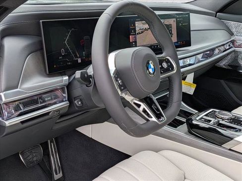 New 2026 BMW 760i xDrive w/ Premium Package image 3