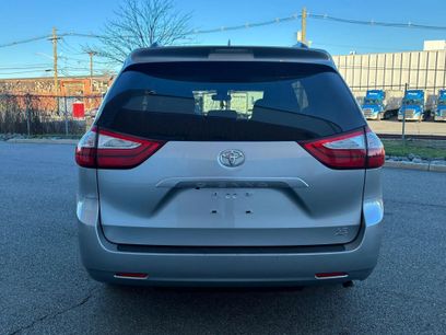 Used 2018 Toyota Sienna LE