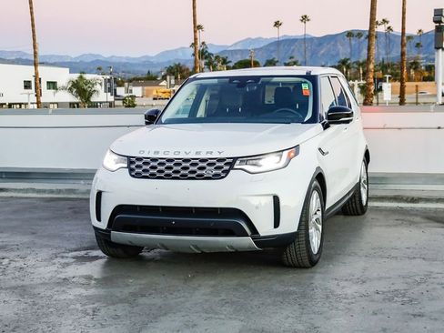Used 2024 Land Rover Discovery S image 4