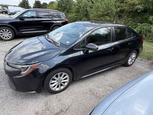 Used 2020 Toyota Corolla LE w/ LE Premium Package FWD image 7