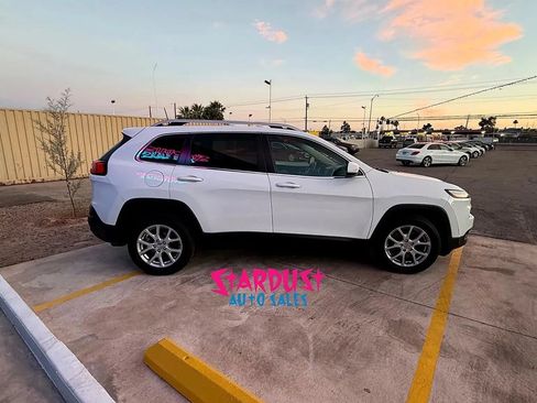 Used 2016 Jeep Cherokee Latitude w/ Cold Weather Group FWD image 7