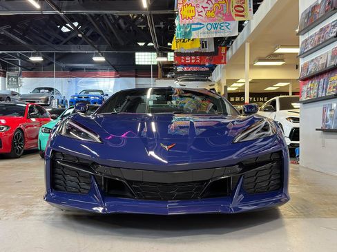 Used 2025 Chevrolet Corvette Z06 RWD image 2