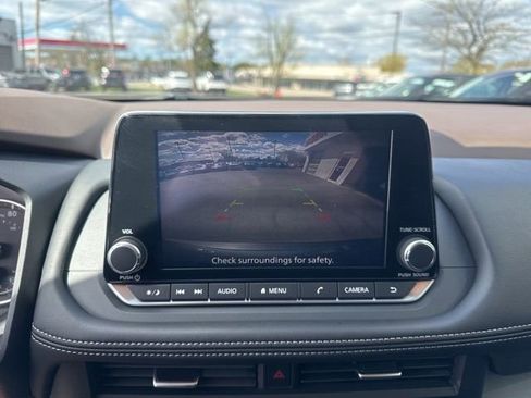 Used 2023 Nissan Rogue S AWD/4WD image 15