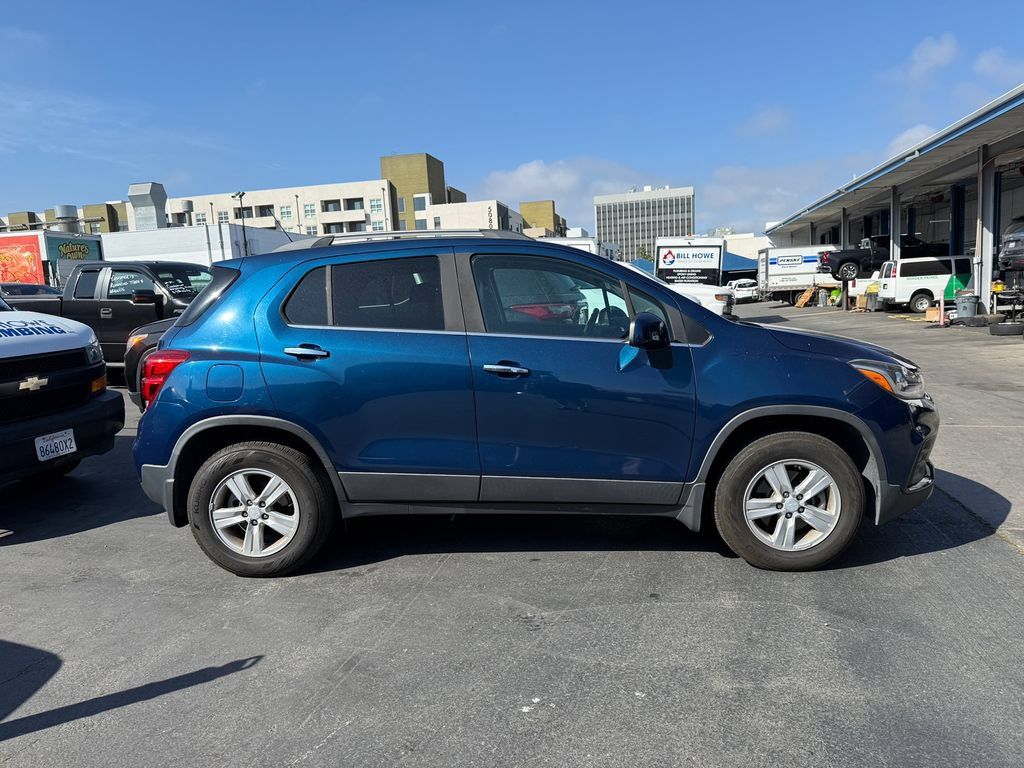 Used 2020 Chevrolet Trax LT w/ LT Convenience Package AWD/4WD image 21