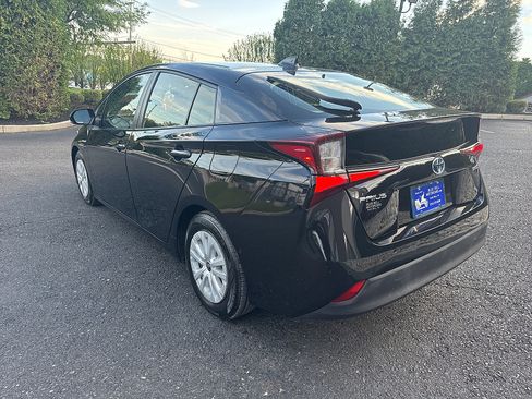 Used 2021 Toyota Prius LE w/ Carpet Mat Package (TMS) FWD image 10