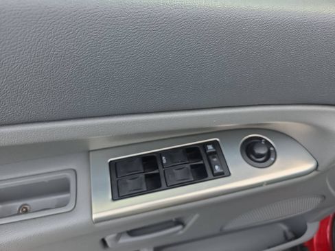 Used 2005 Jeep Grand Cherokee Laredo AWD/4WD image 9