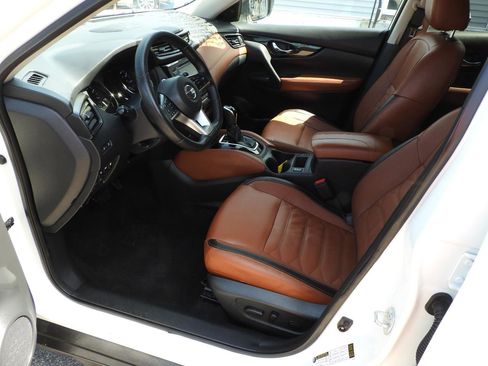 Used 2019 Nissan Rogue SL w/ Premium Package AWD/4WD image 7