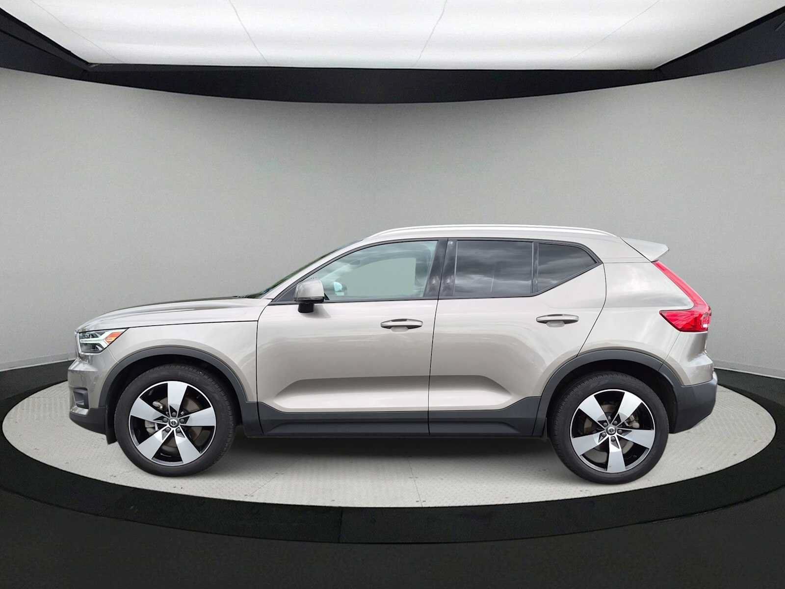 Used 2022 Volvo XC40 T5 Momentum w/ Premium Package AWD/4WD image 5