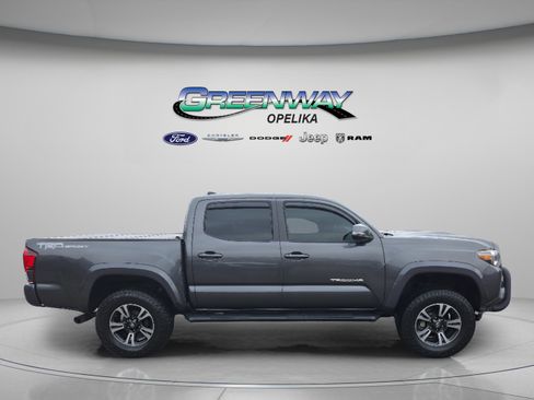 Used 2019 Toyota Tacoma TRD Sport image 8