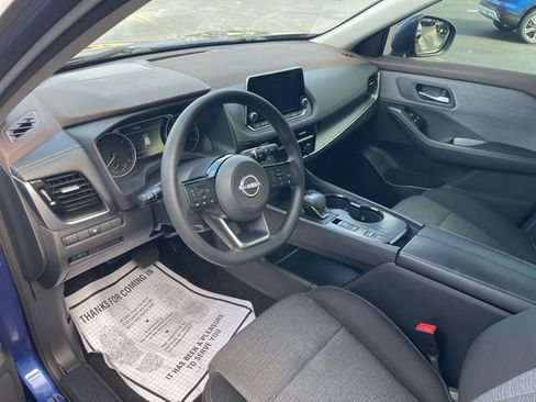 Used 2023 Nissan Rogue SV image 10