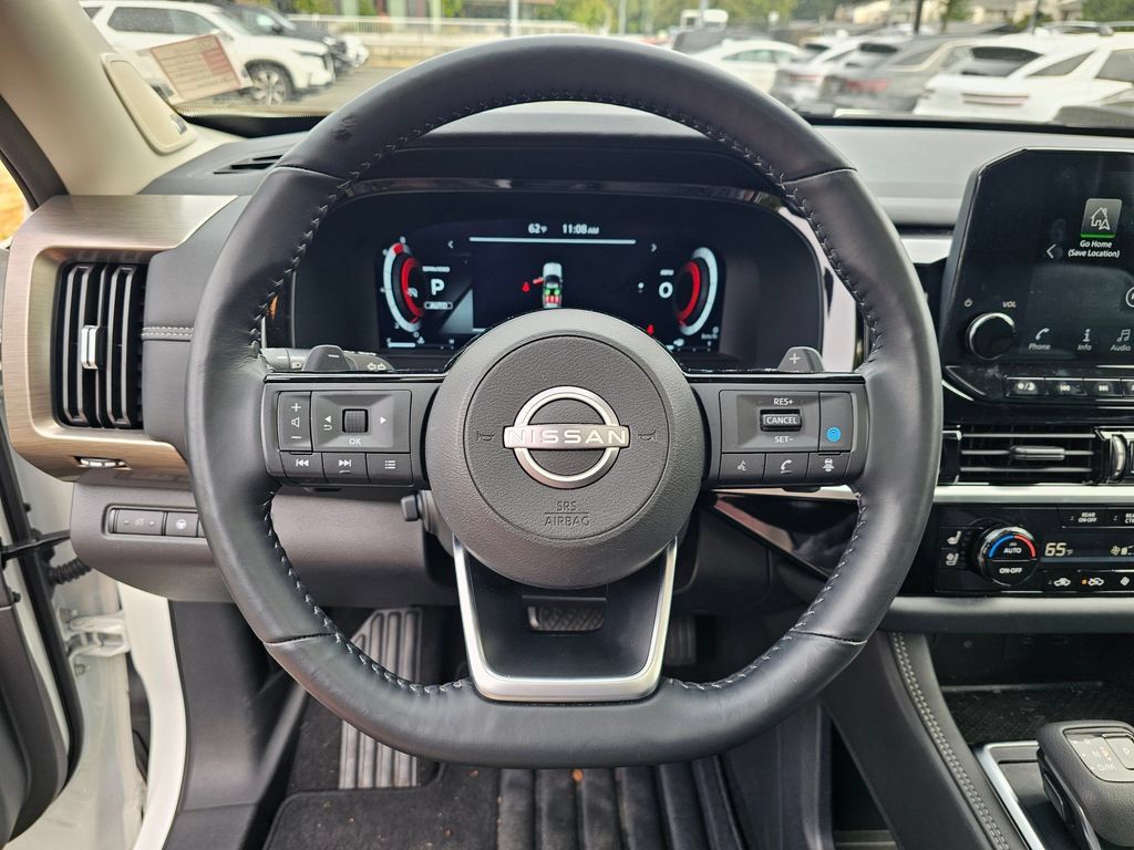 Used 2024 Nissan Pathfinder Platinum AWD/4WD image 11