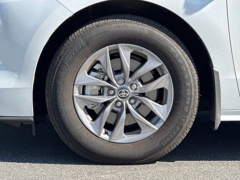 Used 2025 Toyota Sienna XLE w/ XLE Plus Package image 26